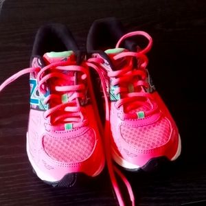 Girls size 2.5 new balance